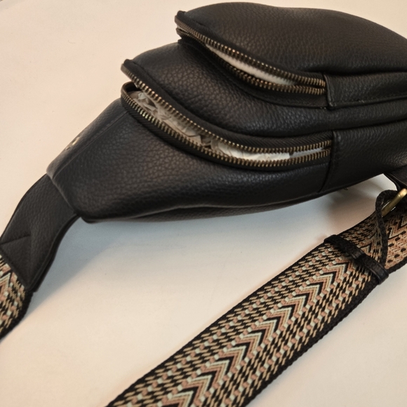 NWOT Women's sling backpack - Picture 3 of 10